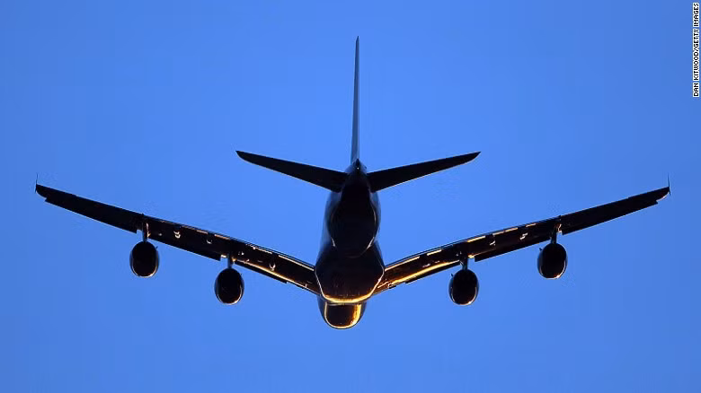 Sân bay London Heathrow (Anh): Đây là sân bay lớn nhất và tốt nhất châu Âu, phục vụ hơn 40 triệu hành khách mỗi năm.
