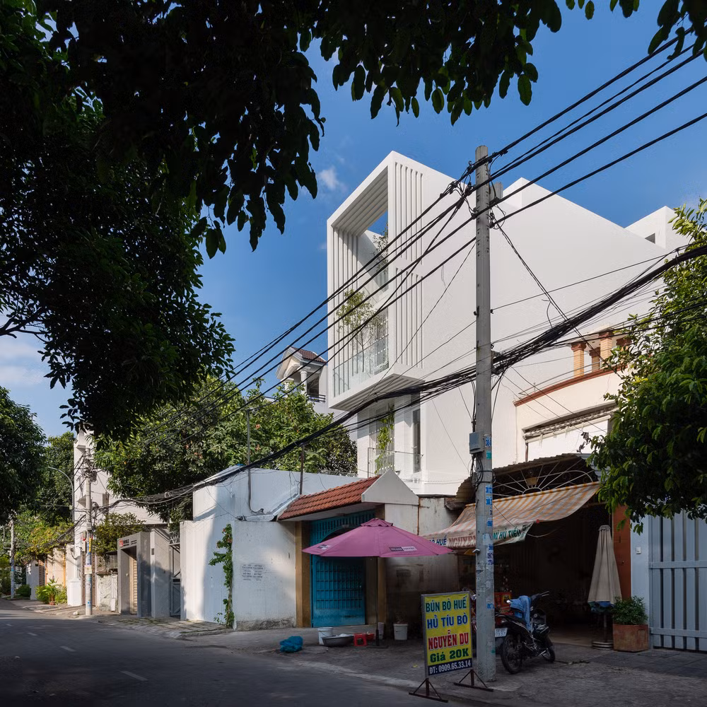 Các thành viên lớn tuổi thường có thời gian rảnh rỗi và họ có thể chăm sóc cây cối trong nhà và gặp gỡ các thành viên khác tại các khu vực chung của gia đình.