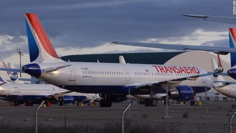 Những vấn đề mà hai hãng hàng không Nga Transaero và UTAir đang vấp phải đã dẫn đến sự hiện diện của một loạt phi cơ Nga tại Teruel trong thời gian gần đây, nhiều máy bay trong số đó gần như mới xuất xưởng.