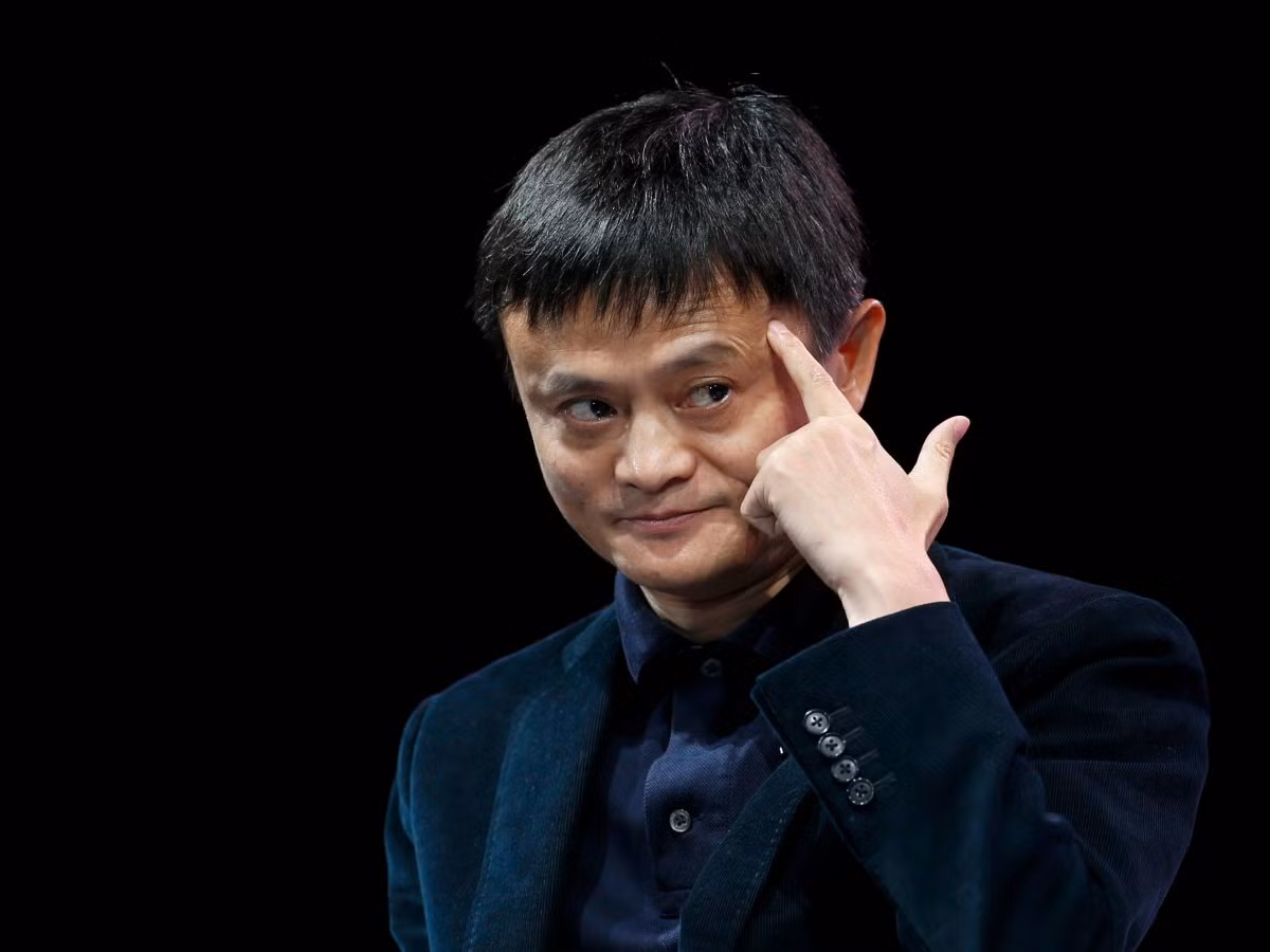 2. Jack Ma (Trung Quốc), tổng tài sản: 26,5 tỷ USD, 51 tuổi: Người giàu thứ hai ở Trung Quốc, Jack Ma sáng lập và điều hành công ty Internet đầu tiên của Trung Quốc Alibaba vào năm 1988. 15 năm sau khi thành lập, công ty thương mại điện tử Alibaba đã phá vỡ kỷ lục khi thu về 25 tỷ USD trong lần đầu phát hành cổ phiếu ra công chúng (IPO) và niêm yết trên sàn New York.