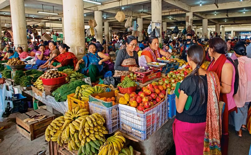 Khu chợ 500 trăm tuổi chỉ toàn phụ nữ: Khu chợ 500 tuổi Ima Keithel ở Ấn Độ, là một trong những khu chợ lớn nhất Châu Á mà người bán hàng toàn là phụ nữ.