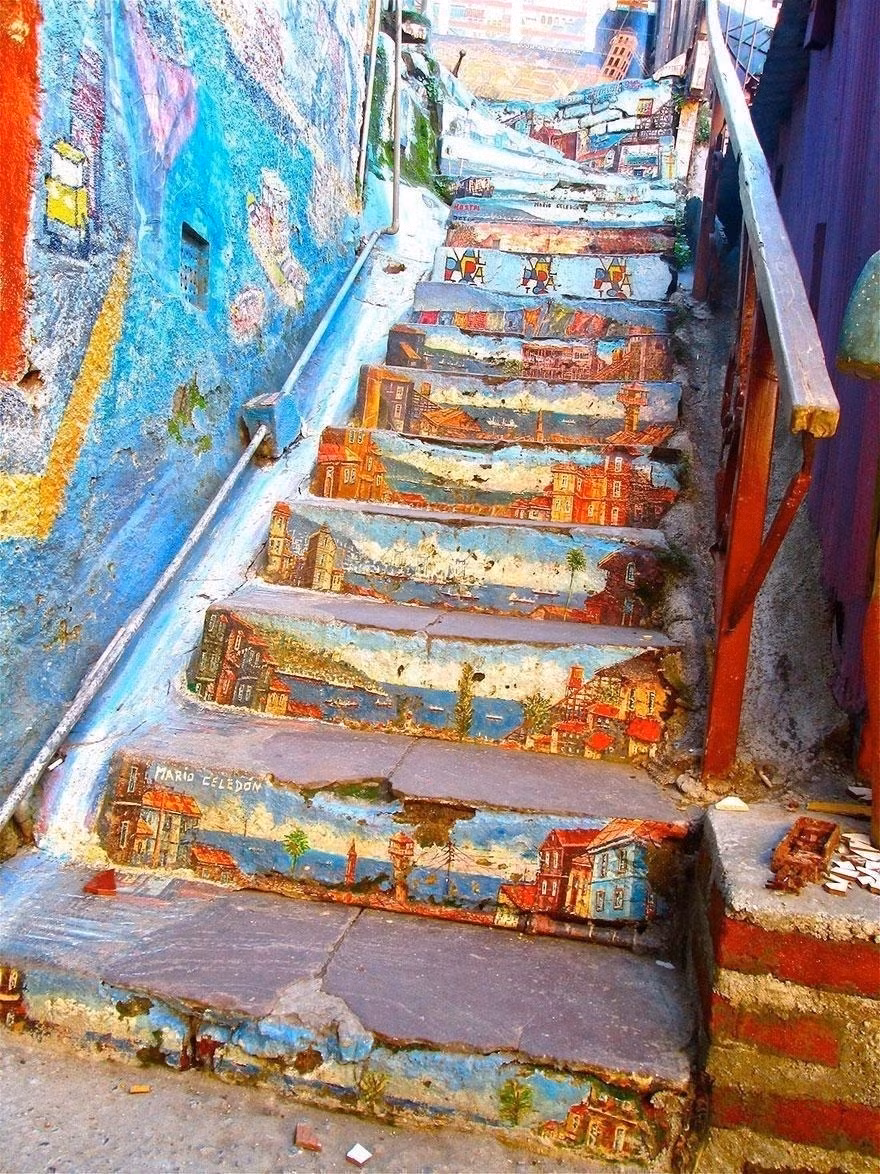 Cầu thang ấn tượng ở Valparaiso, Chile.