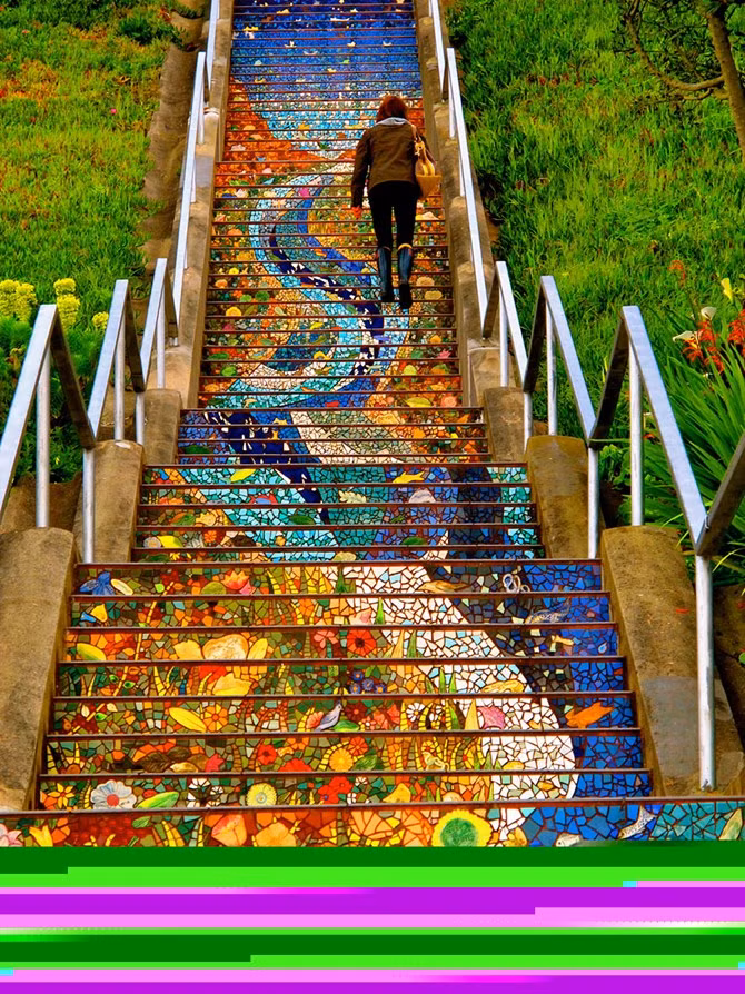 Cầu thang ốp gạch mosaic dài nhất thế giới ở 16th Avenue (San Francisco, Mỹ).