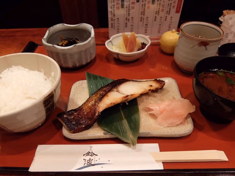 5. Sân bay quốc tế Chubu (NGO) ở Nagoya, Nhật Bản: Sân bay quốc tế Chubu đứng ở vị trí thứ 5, với một lựa chọn ăn uống gồm các món ăn nổi tiếng của Nhật tới món Ý, Pháp, Trung Quốc và các món ăn Hàn Quốc.