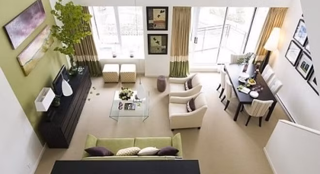 5. Ban công cửa sổ quay về hướng Tây: Đối với những chung cư bị phơi mặt dài ra hướng Đông Tây sẽ có hàng loạt ban công và cửa sổ bị chiếu nắng gay gắt, gây bất lợi cho người ở. Vì vậy, khi chọn căn hộ chung cư, điều kiêng kỵ phong thủy cần biết khi mua chung cư là tránh chọn những căn có hướng ban công và cửa sổ bị nắng chiếu thẳng.