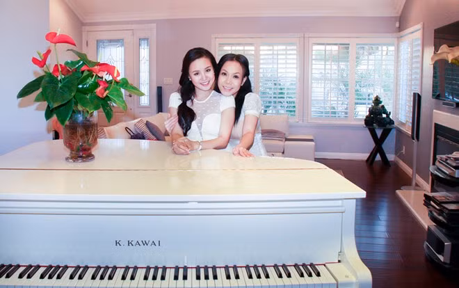 Hầu hết các phòng được sơn màu trắng tạo cảm giác sang trọng song cũng không kém phần ấm cúng.