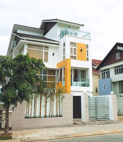 Ngôi nhà khiến nhiều người mơ ước của hai vợ chồng Bình Minh - Anh Thơ. Siêu mẫu Bình Minh trong vai Thiên Minh, nam diễn viên chính trong phim Gái già lắm chiêu.