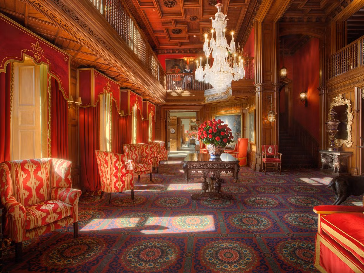 Ashford Castle là khách sạn 5 sao với những dịch vụ sang trọng có thể khiến mọi người đều cảm thấy hài lòng.