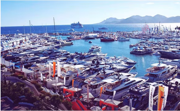 Port de Cannes còn được xếp hạng top 10 bến đỗ du thuyền đắt nhất hành tinh do trang TheRichest bình chọn.