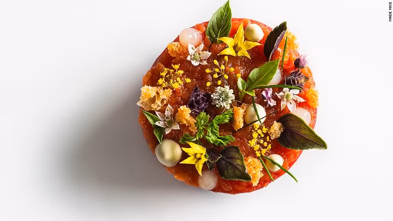 Nhà hàng Made Nice (New York): Đây là nhà hàng mới nhất của cặp đôi Daniel Humm và Will Guidara - hai đầu bếp nổi tiếng của nhà hàng 3 sao Michelin tại New York. Made Nice phục vụ những bữa ăn tuyệt hảo với nguyên liệu chính là rau củ và thịt cá theo mùa với mức giá chỉ 15 USD cho một thực khách.
