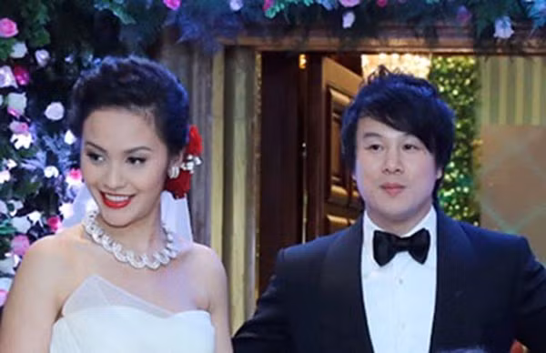 Cuối năm 2013, ca sĩ - nhạc sĩ Thanh Bùi đã tổ chức đám cưới với cô dâu là doanh nhân Trương Huệ Vân. Thanh Bùi cũng là một trong những sao nam may mắn lấy được vợ "vừa đẹp, vừa giàu".