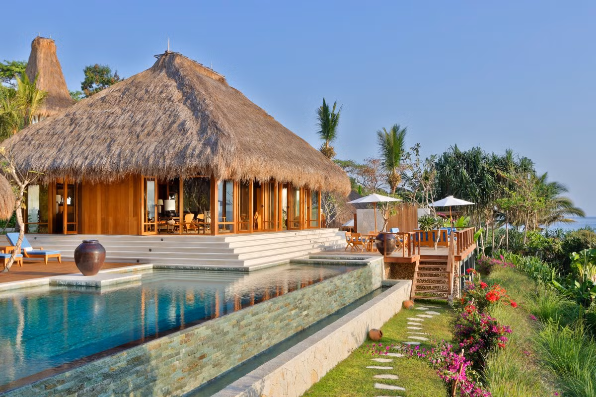 Những biệt thự tại đây có bể bơi riêng và view tuyệt đẹp.