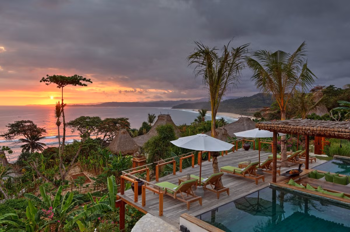 Tạp chí du lịch nổi tiếng Travel &amp; Leisure vừa vinh danh Nihiwatu là khu nghỉ dưỡng sinh thái tốt nhất thế giới năm 2016, dựa trên một cuộc khảo sát độc giả.