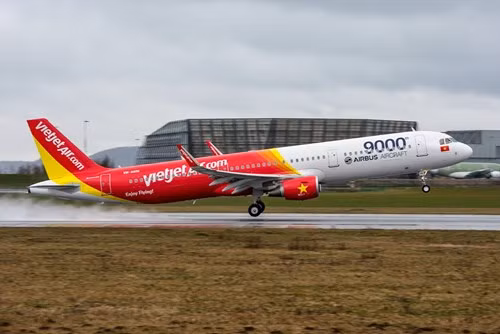 Chiếc máy bay A321 CEO Sharklet, thuộc thế hệ mới nhất của dòng tàu bay thân hẹp của Airbus, được thiết kế 220 chỗ ngồi, giúp tiết kiệm nhiên liệu, giảm khí thải và tiếng ồn tới mức thấp nhất.