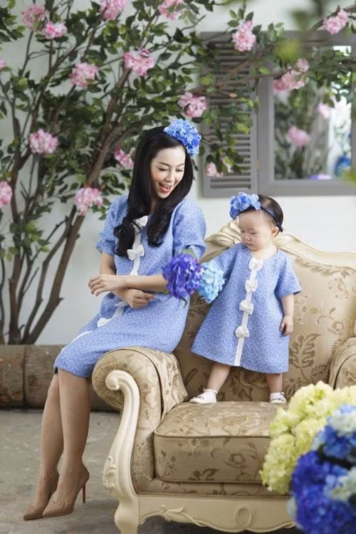 Phong cách thời trang sành điệu của hai mẹ con Linh Nga.