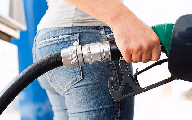 5. Iran có giá một lít xăng: 0,35 USD (7.800 đồng)