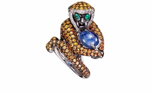 Boucheron Bestiary là một trong số những bộ sưu tập lấy cảm hứng từ nhiều con vật khác nhau, trong đó có chiếc nhẫn hình khỉ. Hầu hết các thiết kế đều được làm từ vàng trắng, hồng, đi kèm các loại đá quý. Ảnh: Chiếc nhẫn hình khỉ.