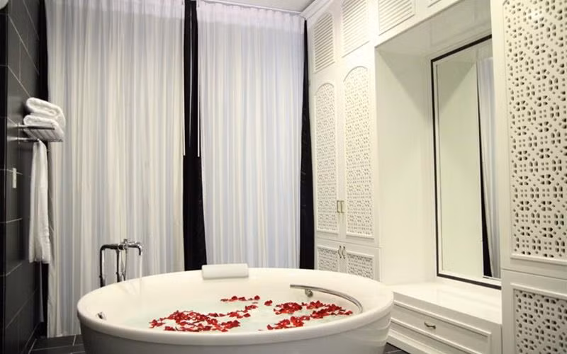 Bồn tắm thư giãn của lâu đài.