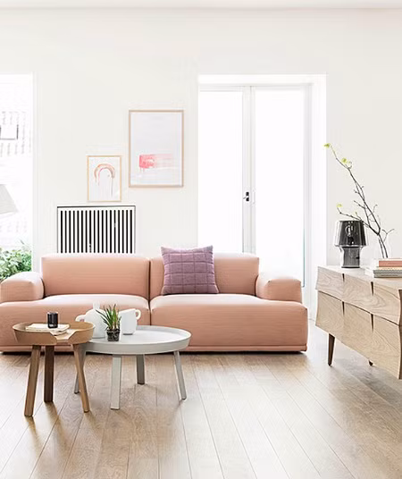 Chiếc ghế sofa màu pastel dịu nhẹ đem đến cảm giác thư thái cho gia chủ.
