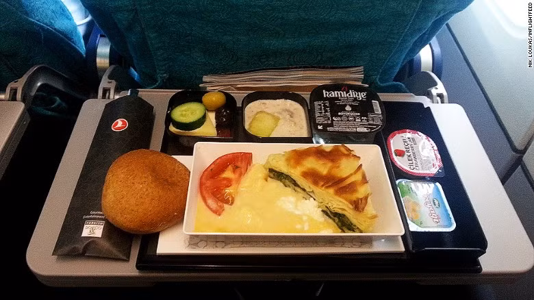 Suất ăn ngon nhất xét trên tổng thể - Turkish Airlines: Hãng hàng không này phục vụ những suất ăn ngon miệng do công ty Do&amp;Co cung cấp.