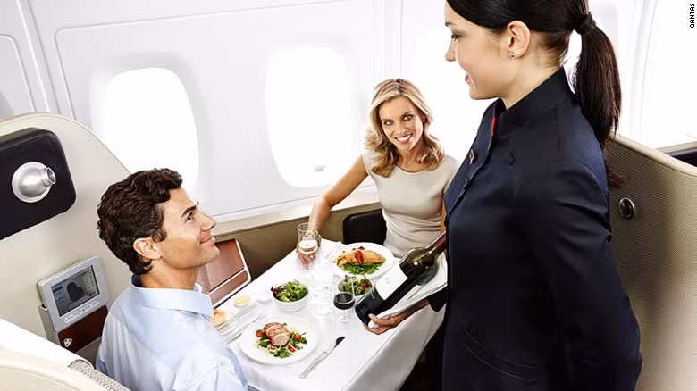 Rượu vang ngon nhất - Qantas: Hãng Qantas của Úc có các chuyên gia về rượu vang ở Rockpool giúp lựa chọn loại rượu tuyệt nhất để phục vụ thực khách trên máy bay.