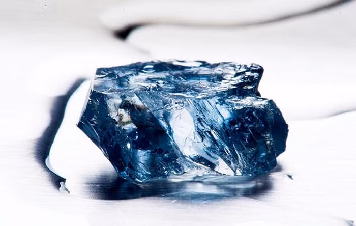 Một viên kim cương xanh nặng 25,5 carat (dạng thô) đã được tìm thấy ở mỏ Cullinan năm 2013. Kim cương xanh thuộc hàng quý hiếm thứ hai sau kim cương đỏ, được định giá khoảng 10 triệu USD.
