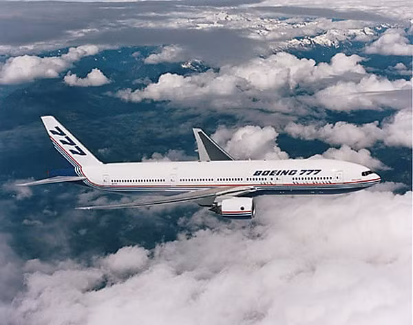 Cánh của những chiếc Boeing 777 được thiết kế tối ưu và tiên tiến nhất về mặt khí động học, giúp nó đạt độ cao và tốc độ nhanh hơn hẳn so với các đối thủ.