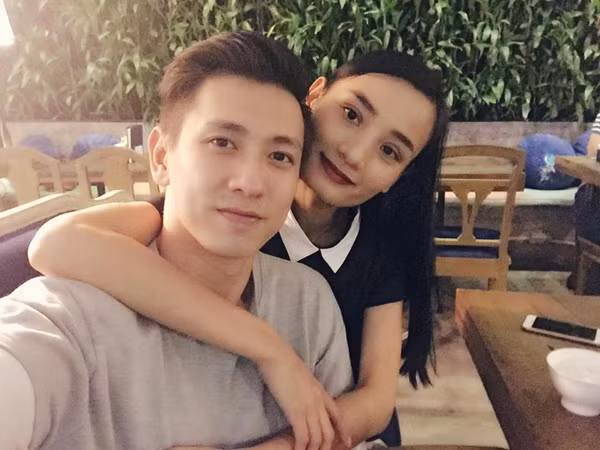 Sau khi kết hôn, Lê Thúy cho biết cô được chồng và gia đình chồng chiều chuộng hết mực. Cặp đôi thường dành thời gian đi tập thể dục và ăn sáng cùng nhau mỗi ngày. Ông xã Khải An cũng thường tháp tùng Lê Thúy đến các buổi thử trang phục hoặc show thời trang.