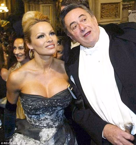 Ông Richard Lugner nổi tiếng với việc vung tiền mời các ngôi sao hẹn hò với mình trong bữa tiệc Opera Ball tổ chức thường niên. Tại dạ tiệc Opera Ball 2013, ông cặp với người đẹp Pamela Anderson.