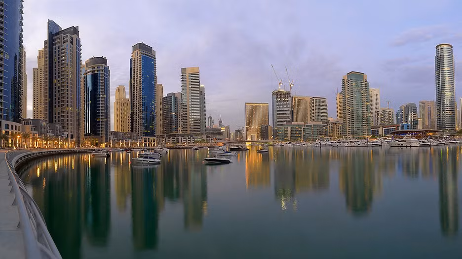 Khu vực bến du thuyền Dubai Marina hiện có tới 120.000 người dân đang sinh sống và làm việc. Các hoạt động tại bến du thuyền này luôn trong trạng thái náo nhiệt và sôi động.