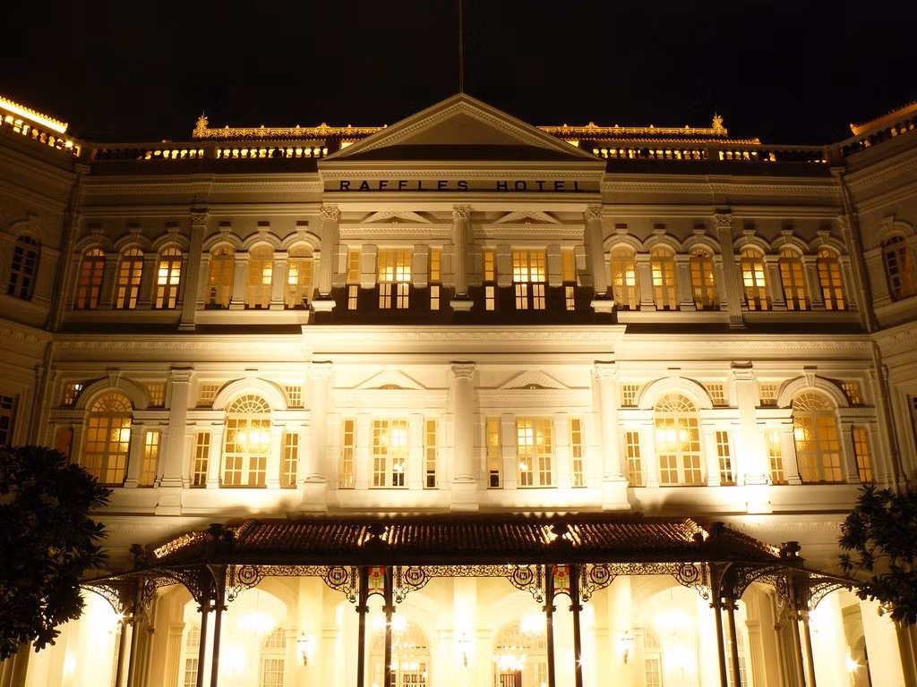 5. Khách sạn Raffles (Singapore) được xây dựng vào cuối thế kỷ 19, với 107 phòng được trang hoàng lộng lẫy.