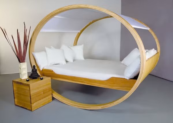 Kiểu giường ngủ độc đáo có thể bập bênh lắc lư nhẹ nhàng đưa bạn vào giấc ngủ êm đềm.