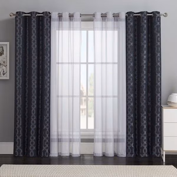 Hoặc bạn cũng có thể dùng rèm cửa hai lớp để tăng cảm giác ấm áp và tính thẩm mỹ của căn phòng.