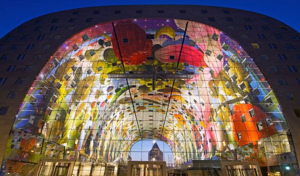Markthal từng được báo Anh The Guardian xếp vào danh sách 1 trong 10 khu chợ thực phẩm hàng đầu mà du khách không nên bỏ lỡ trong hành trình khám phá châu Âu.