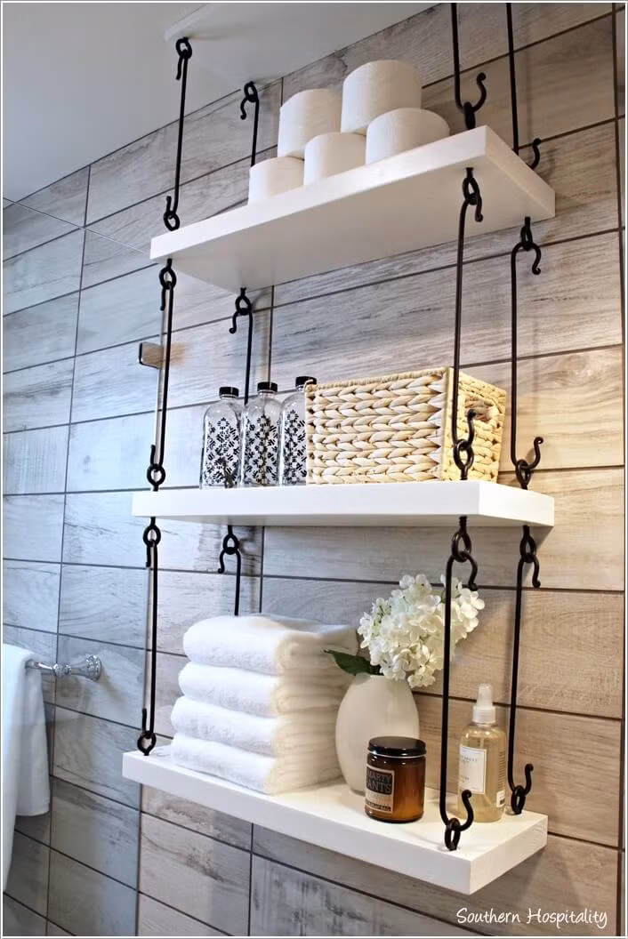 Giá để đồ dùng tiện lợi trong nhà vệ sinh.