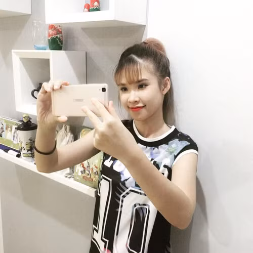 Sau khi nổi tiếng, Khởi My được nhiều nhãn hàng và thương hiệu săn đón làm gương mặt quảng cáo và đại diện.