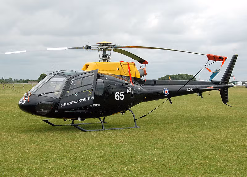 Những chiếc AS350 hoạt động trên toàn thế giới và chúng được dùng bởi các cá nhân, các nhà khai thác hàng không, các đội cấp cứu y tế, các chính phủ và các cơ quan thực thi pháp luật.