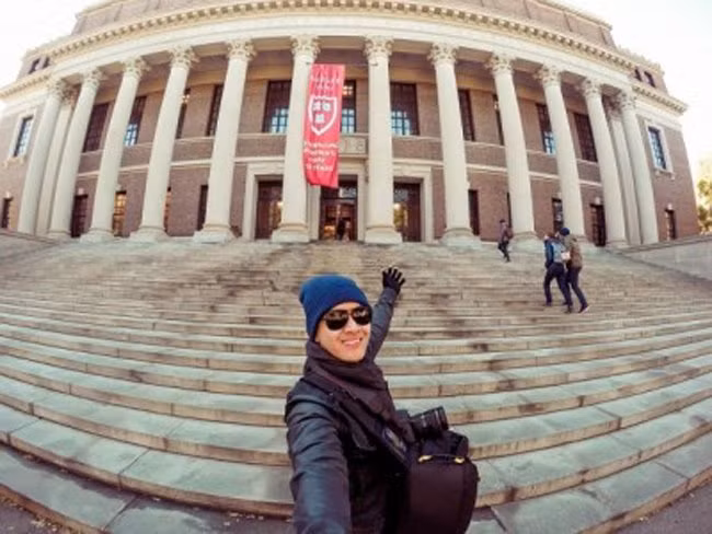 Con trai tin đồn của Hoài Linh thường xuyên đi du lịch.