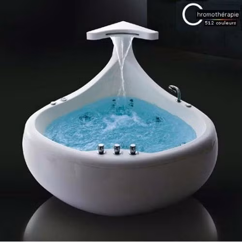 Thêm một thiết kế khác lạ cho phòng tắm: bồn tắm thác nước.