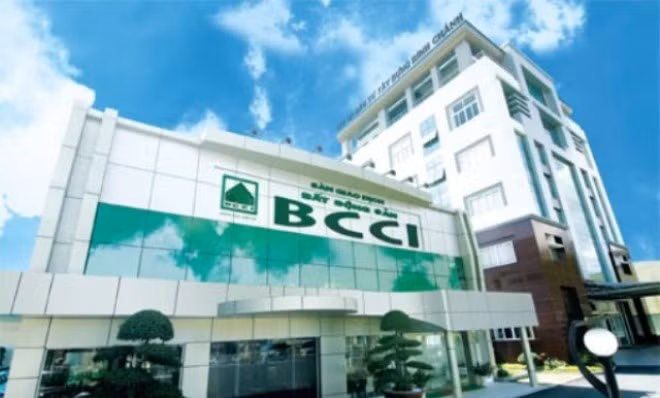 Bắt đầu tham gia lĩnh vực BĐS cách đây 17 năm, đại gia Trầm Bê đầu tư vào công ty cổ phần đầu tư xây dựng Bình Chánh (BCI) với vai trò là thành viên Hội đồng Quản trị (1999). Vào thời kỳ này, việc đầu tư bất động sản khá dễ dàng, quỹ đất còn nhiều cộng với nhu cầu phát triển kinh tế xã hội đang ở mức cao. Nhờ đó, BCI đã không ngừng ăn nên làm ra.