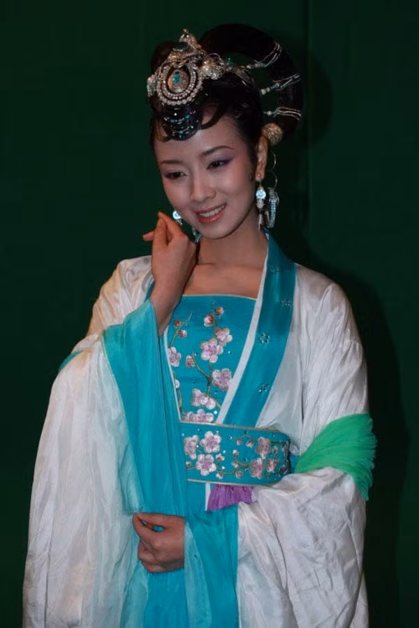 Hằng Nga tiên tử trong “Tân Tây Du Ký” phiên bản Chiết Giang do nữ diễn viên trẻ Lưu Oánh thủ vai không làm toát lên được vẻ cao quý. Một số khán giả nhận định nhân vật trông giống... yêu quái hơn.