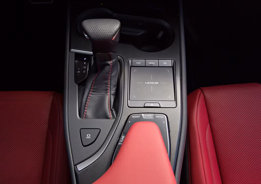 Lexus UX 2019 sẽ đi vào sản xuất cuối năm nay và cập bến các đại lý ở Mỹ vào tháng 12/2018. Giá bán của xe sẽ được công bố vào thời điểm ra mắt thị trường.