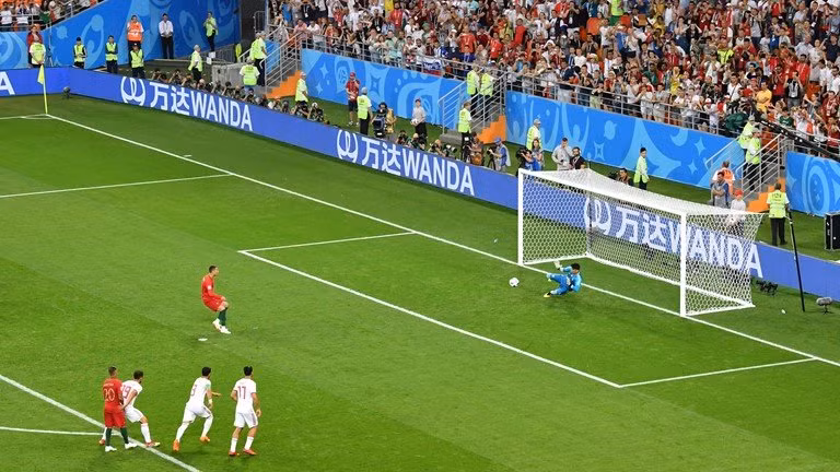 Pha bỏ lỡ hiếm có của CR7.