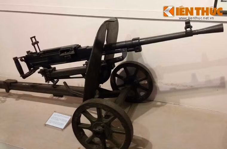 Trong hai lần triển khai vào các năm 1968 và 1972, tổng cộng 8 chiếc F-111 bị quân dân Việt Nam bắn hạ các cỗ pháo phòng không thời Chiến tranh Thế giới thứ hai và đặc biệt là có cả súng bộ binh. Trong ảnh là khẩu đại liên K53 được các dân quân Tiến Châu - Yên Lãng - Vĩnh Phúc sử dụng để bắn rơi máy bay F-111 bằng 26 viên đạn, ngày 17/10/1972.