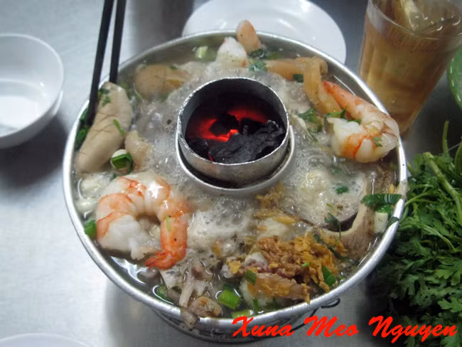 Theo quan niệm của người Việt cá mè ăn đầu năm sẽ mang lại một năm đen đủi hãm tài cho bạn.