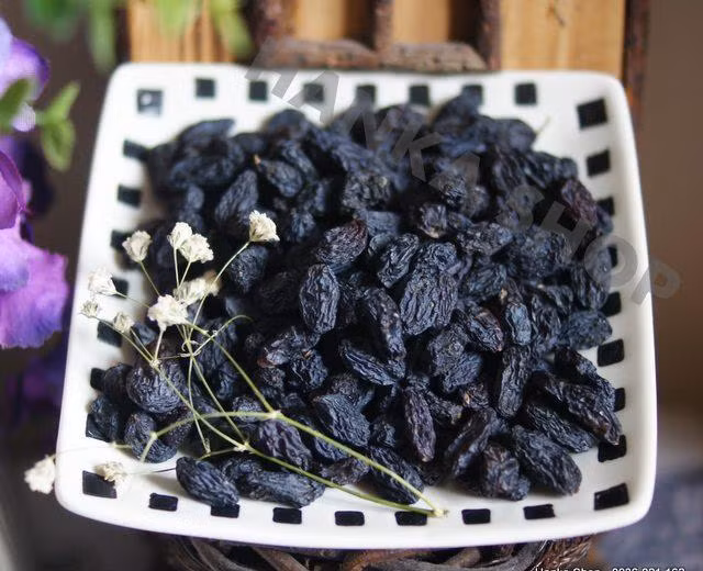 Nguyên liệu bài thuốc giải độc gan cho 1 ngày uống cần có: 1 chén nho khô, 6 chén nước lọc.