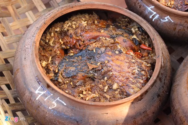 Sau đây là những thành phần và gia vị truyền thống có trong nồi cá kho làng Vũ Đại.