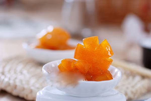 Mứt quất ở miền Nam còn gọi là mứt tắc. Loại mứt này rất phù hợp cho những người bị ho, người đang đầy bụng khó tiêu và buồn nôn… Ảnh: Tin mới.