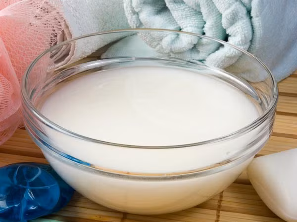 Công dụng của nước vo gạo có thể làm cho cá nhanh chóng bớt mặn, giảm tanh, loại bỏ bụi bẩn trong cá rất tốt.
