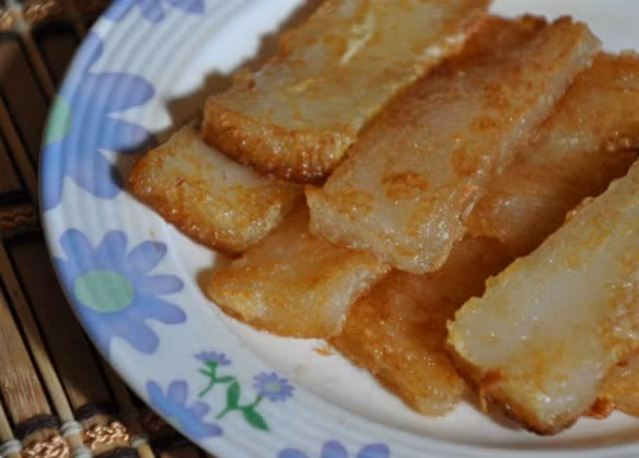 Tikoy được người Philippine tin rằng sẽ giúp những người thân trong gia đình luôn bên nhau.
